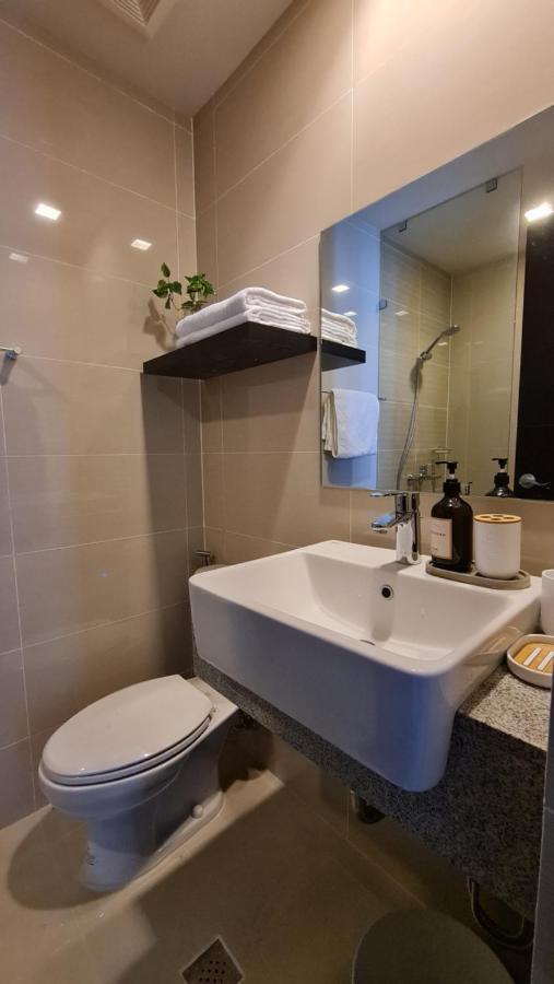 Luxe Bonifacio Global City Taguig Uptown Condo Hotel 1 Bedroom Suite Exterior foto
